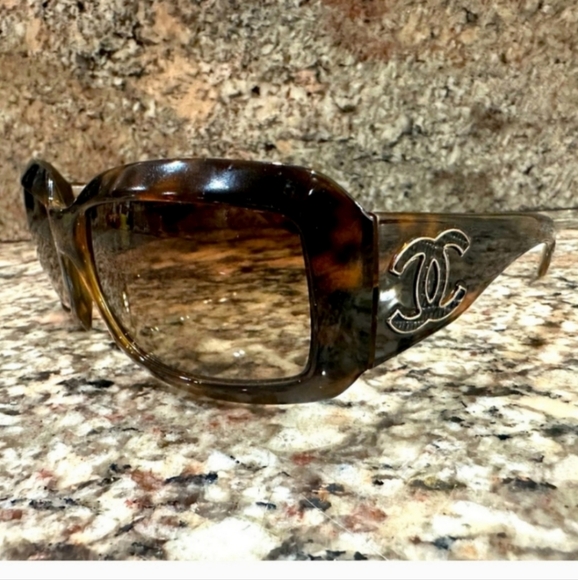 Chanel Tortoise Shell Sunglasses - Picture 1 of 12